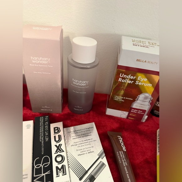 Assorted Skincare and Makeup Collection Prada, Gucci, Skin and much more - Picture 4 of 8